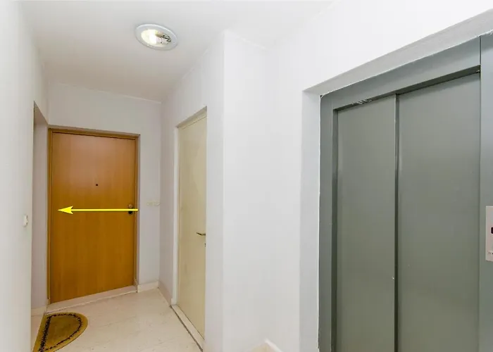 Three Bedroom With Sea View And Secure Private Garage *