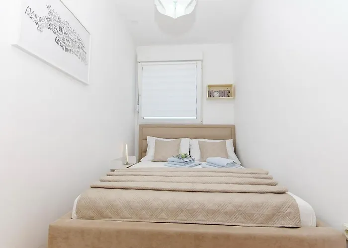 Three Bedroom With Sea View And Secure Private Garage Split