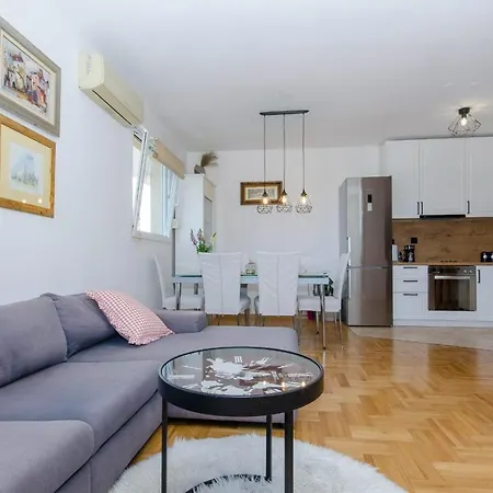 Appartement Three Bedroom With Sea View And Secure Private Garage