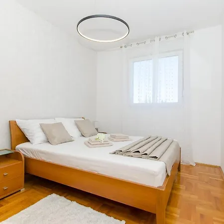 Modern With Sea View And Secure Garage Apartment *