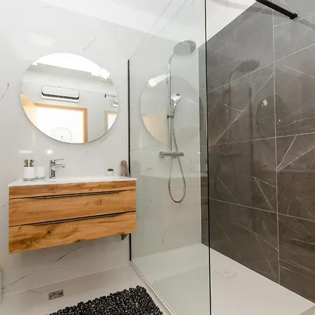 Modern With Sea View And Secure Garage Appartement Split