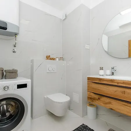 Modern With Sea View And Secure Garage Apartment