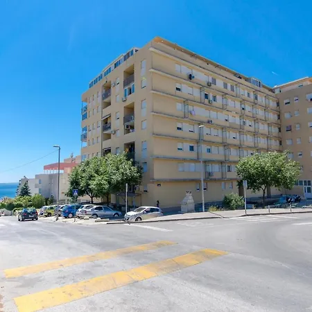 Modern With Sea View And Secure Garage Apartment *
