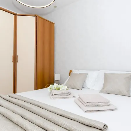 شقة Three Bedroom With Sea View And Secure Private Garage *